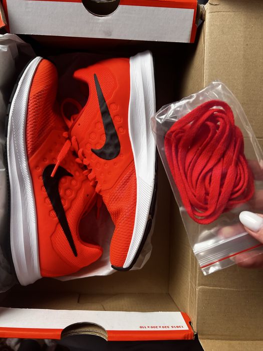 Нови дамски маратонки NIKE