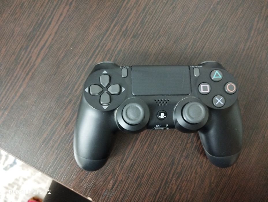 Продам оригинал джойстик от playstation 4