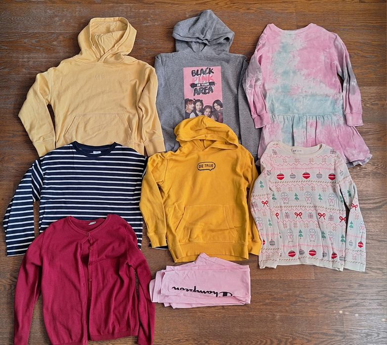 Лот суитчераи за момиче 9-10 години всичко за 25лв общо