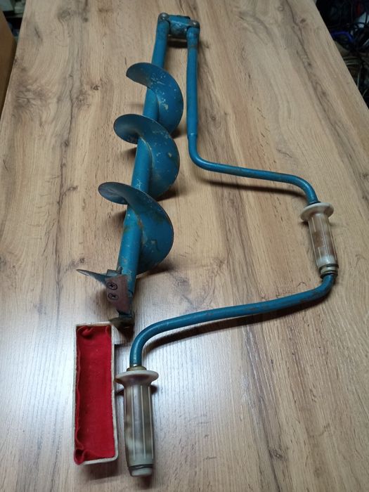 Ледобур для зимней рыбалки