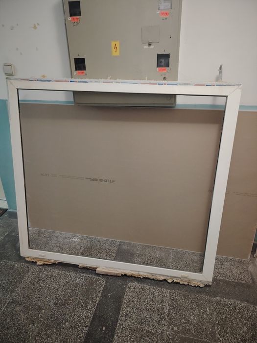 Дограма , врата и прозорец.