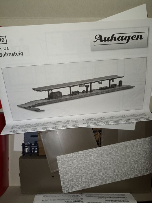 Auhagen 11376 peron trenulet electric scara H0