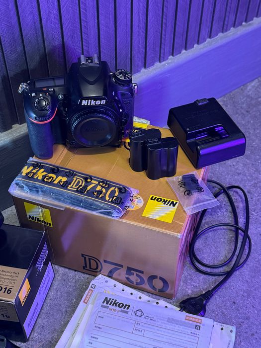 фотоапарат Nikon d750 + батериен грип + 2батерии + диатанционен спусък