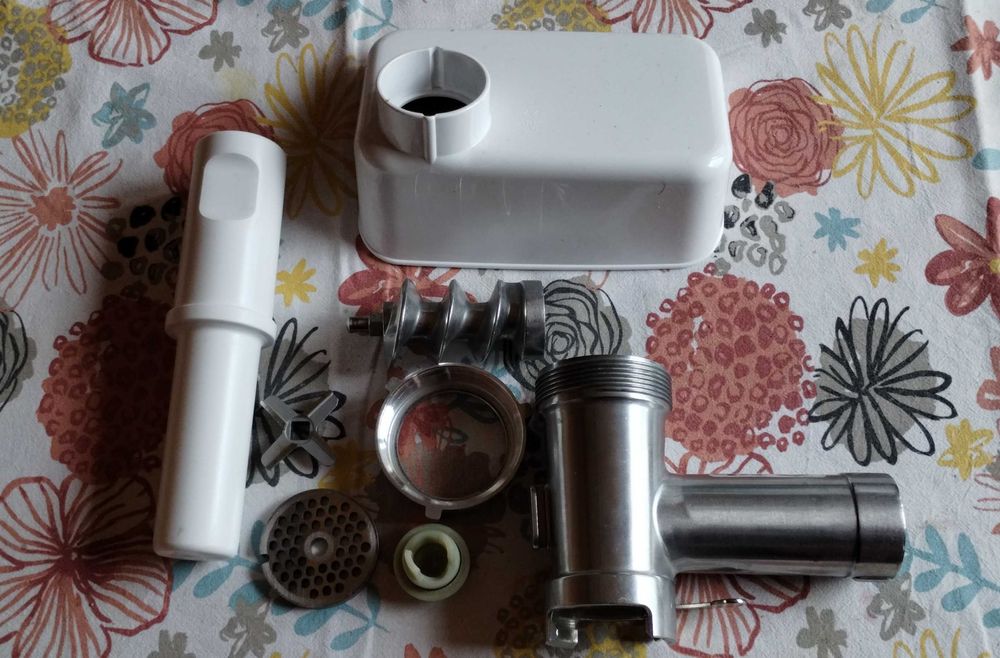 Accesoriu de tocat carne compatibil cu robotii de bucatarie Bosch MUM5