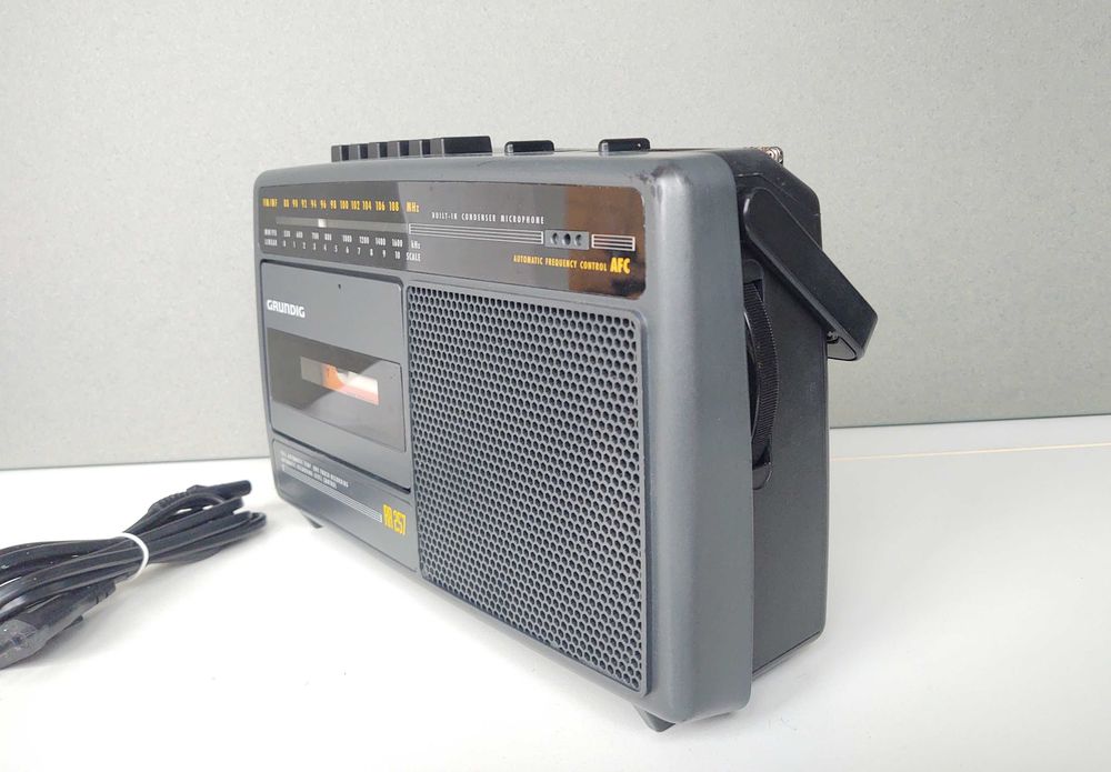 Radiocasetofon vechi Grundig