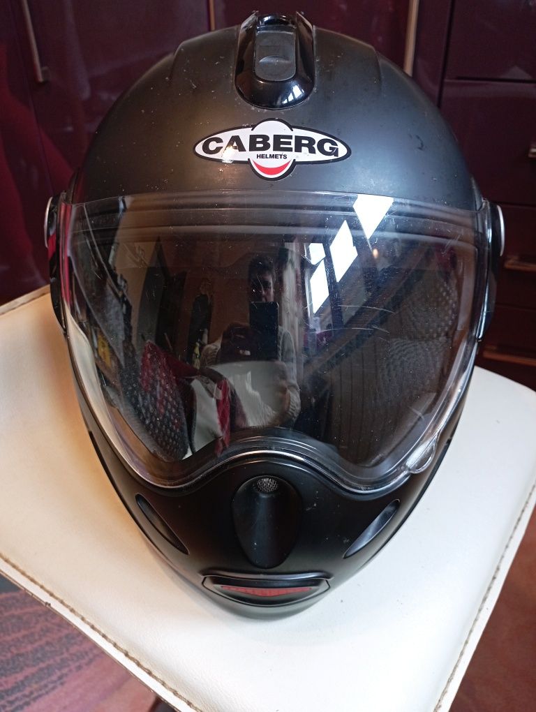 Vând cască motocicletă.