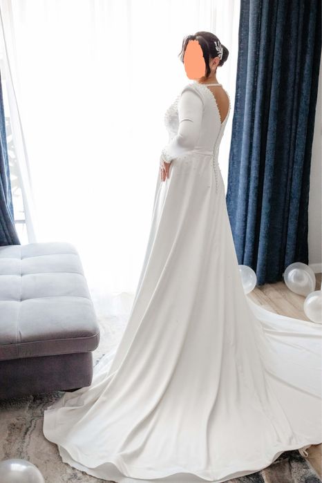 Rochie mireasa cu perle si trena + voal lung