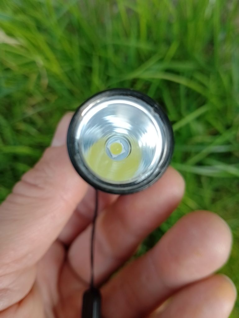 Lanterna led cu acumulator slim