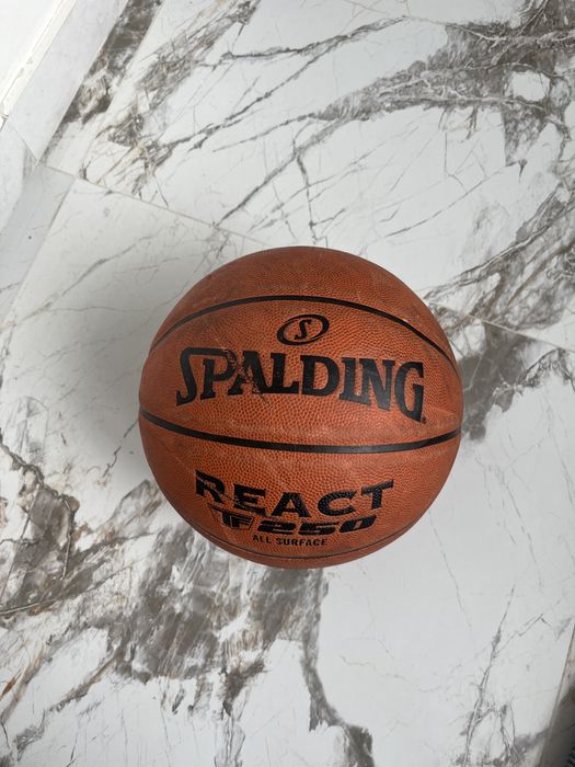 продам оригинальный мяч spalding