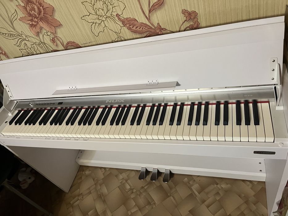 Цифровое фортепиано (пианино) Levinson Nux WK-310 WH - как новое!