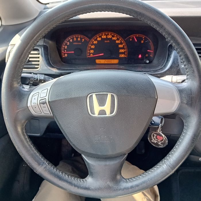 Продавам лек автомобил Honda FRV