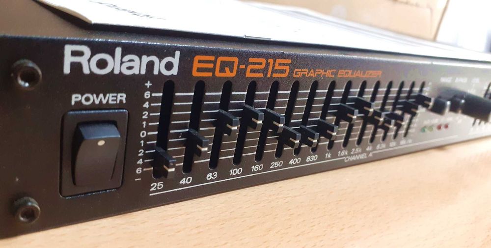 Графичен еквалайзер VINTAGE ROLAND EQ-215 - 250лв.