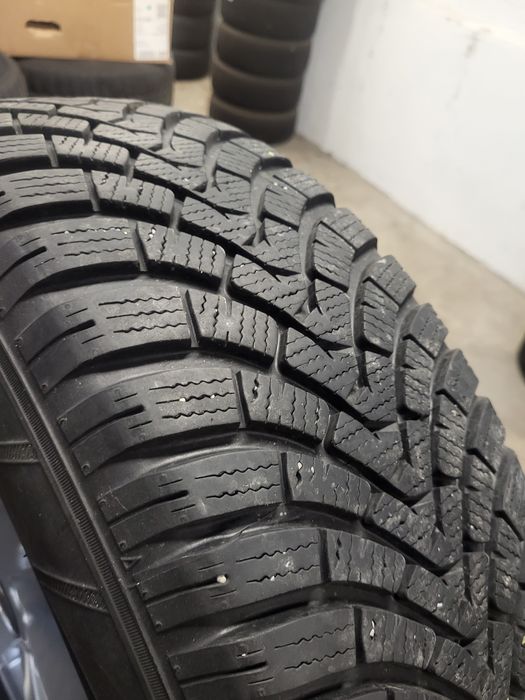 4 бр зимни 215/65/16 falken