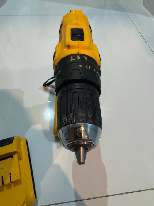 Винтоверт DeWalt DCD771 с 2 батерии