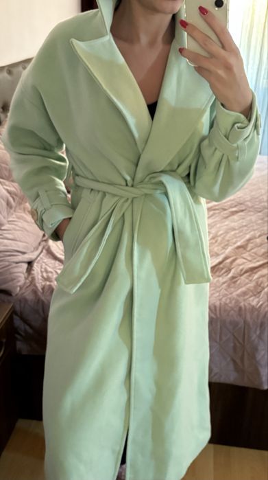 Палто цвят мента