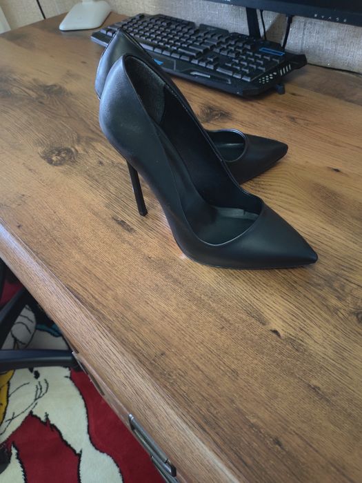 Продам черные туфли