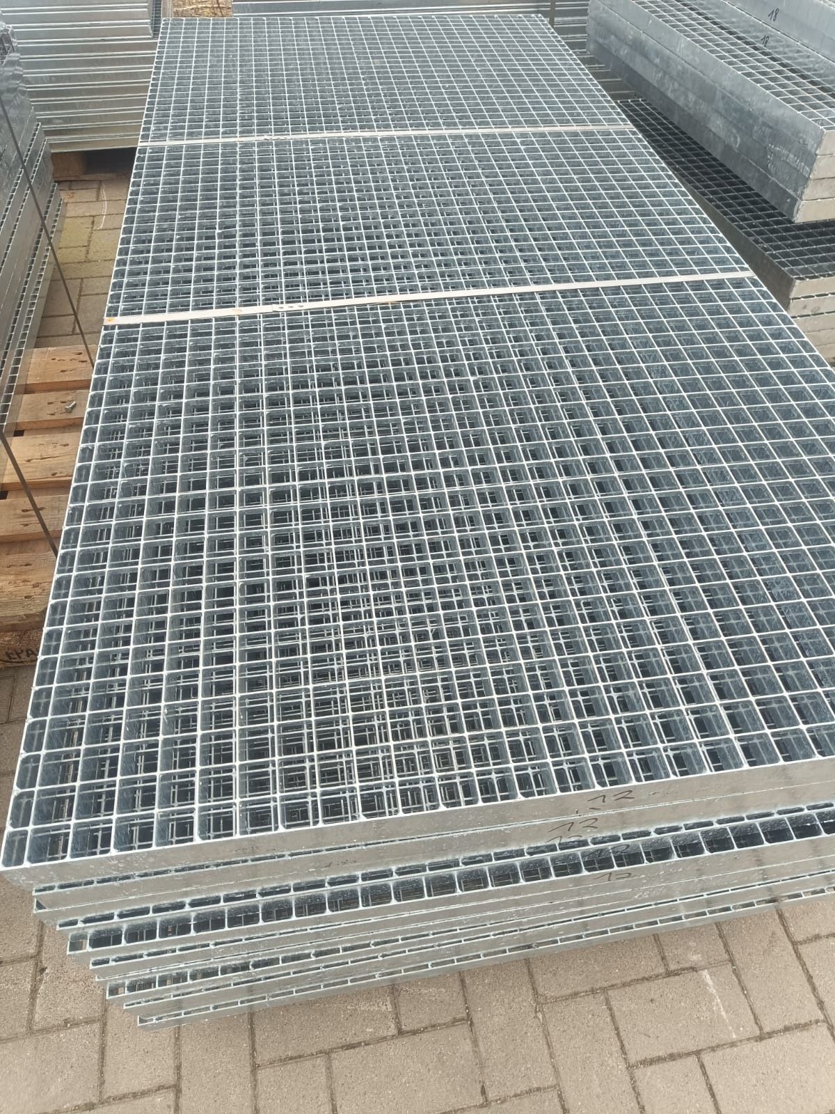 Grilaje zincate galvanizate