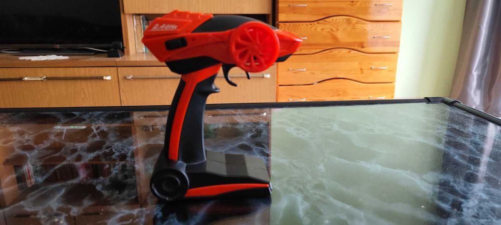 Продавам детска играчка-бъги с дистанционно