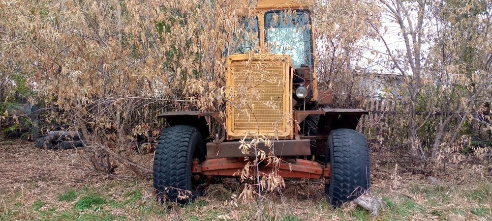 ТракторДТ-75 колесный.