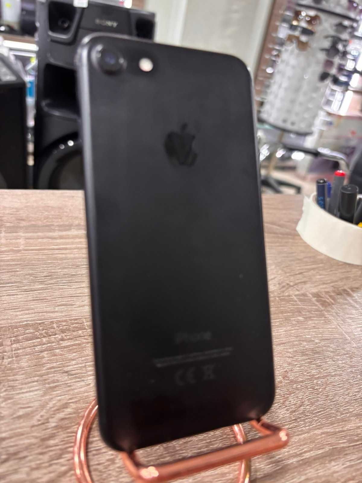 Продавам Мобилен Телефон Iphone 7