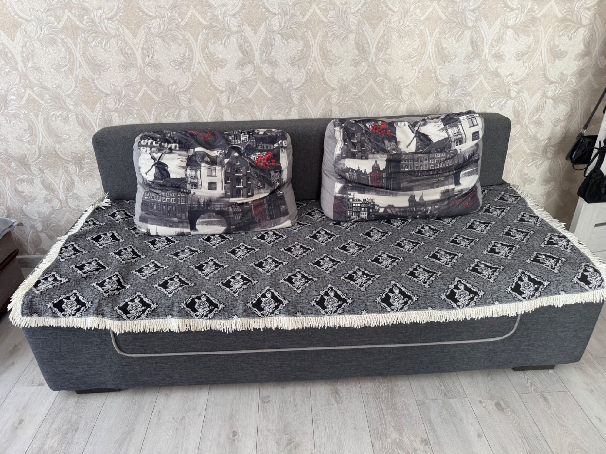 Продам диван в гостинную