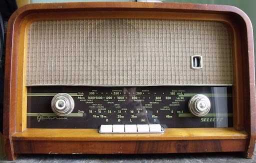 Radio Select 2 vintage cu tuburi electronice