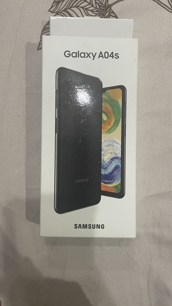 Samsung A04S.