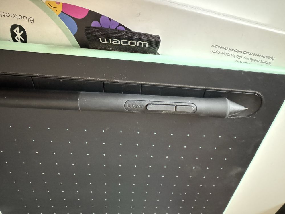 Wacom Intuos Small Bluetooth - графический планшет