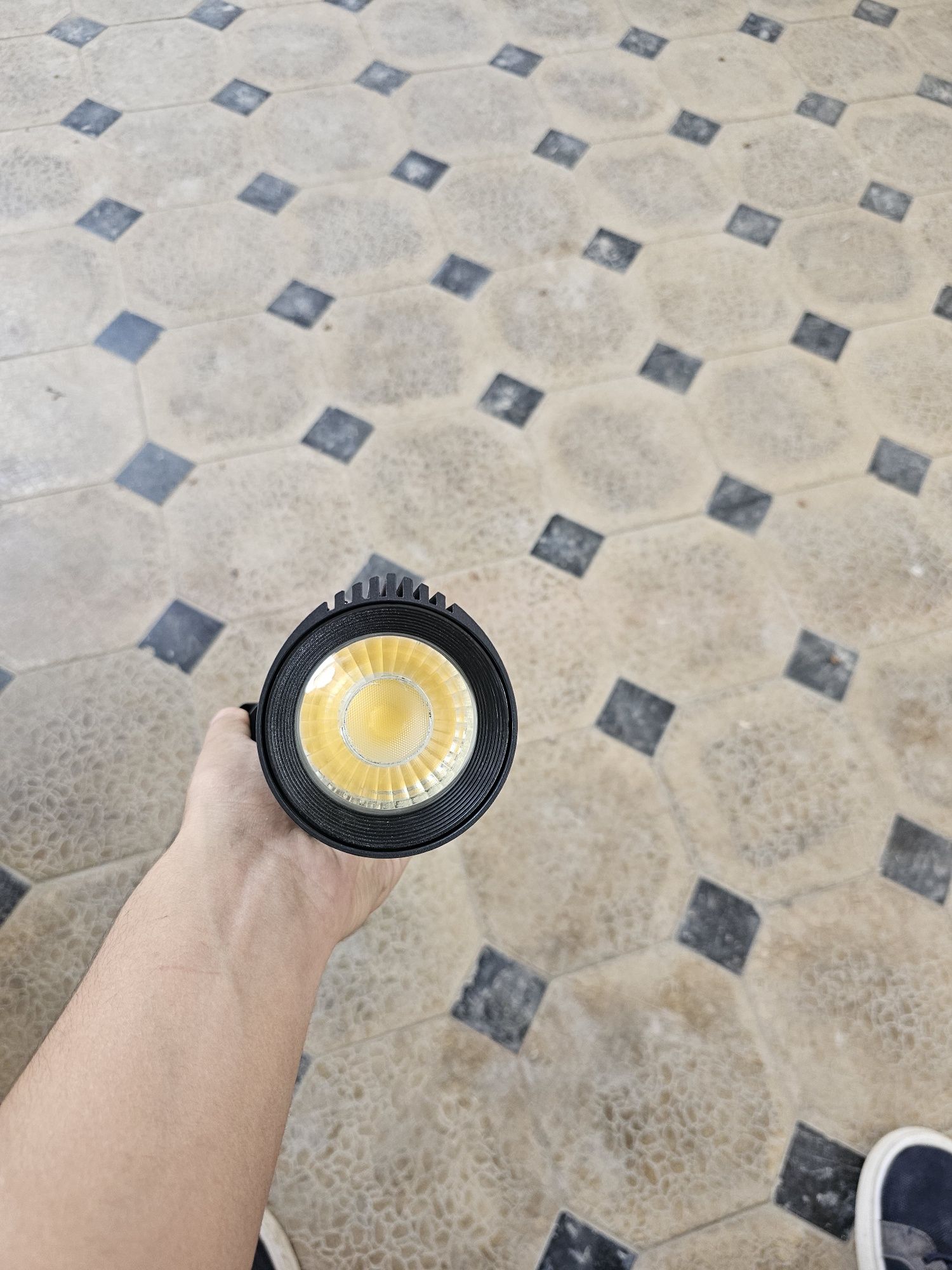 Dusel led rangi qora
