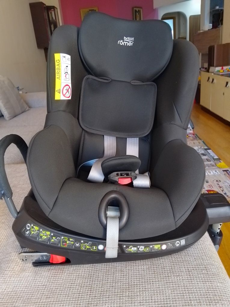 Въртящо се на 360 гр. детско столче за кола Britax römer