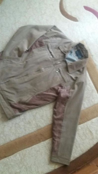 Geaca bej , material spandex, de primavara/toamna , merge pana la xl