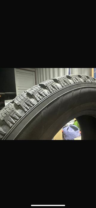 Продам зимние хорошие шины Hankook 215/65R17