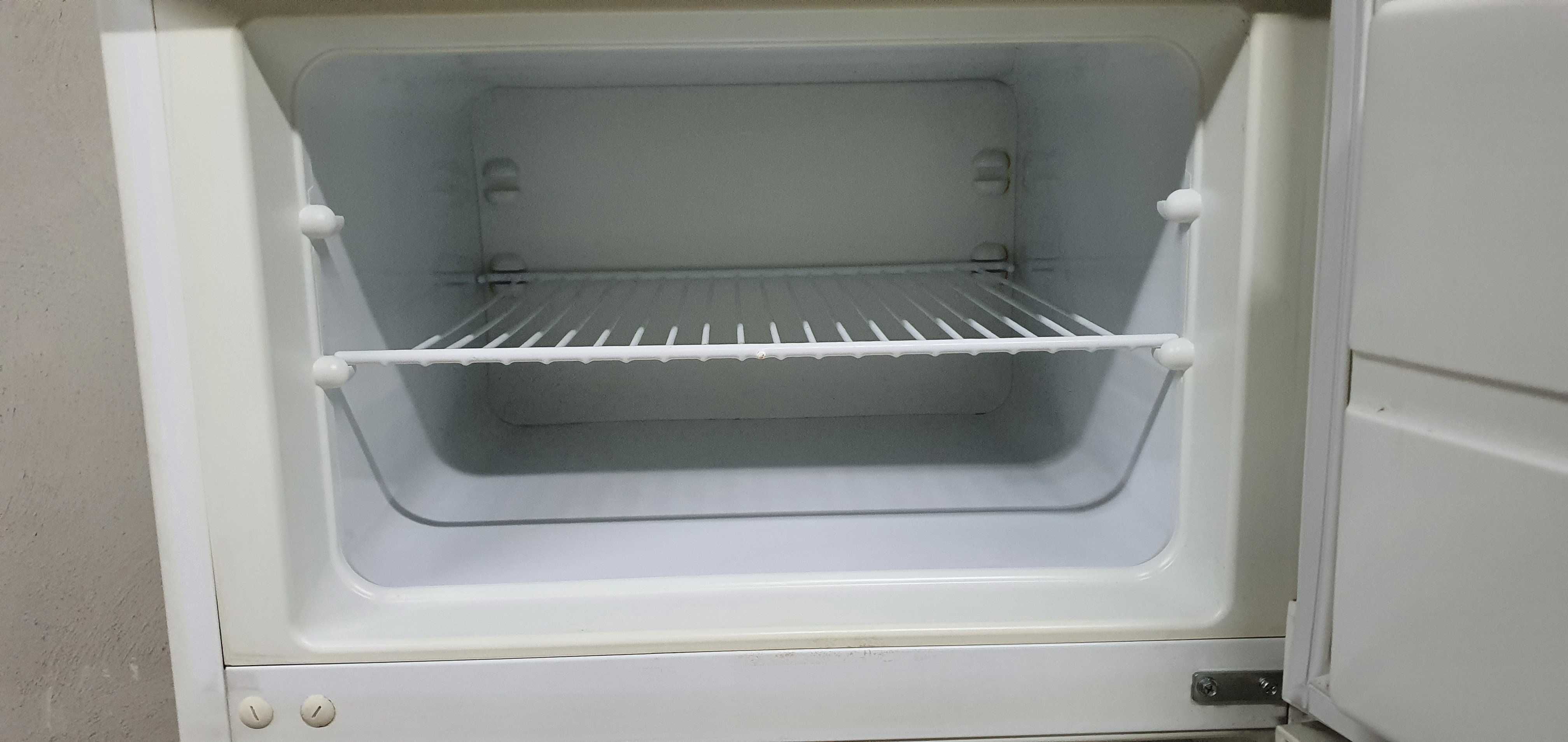 Хладилник с 2 врати Zanussi®, 259 л, Клас A+, H 159