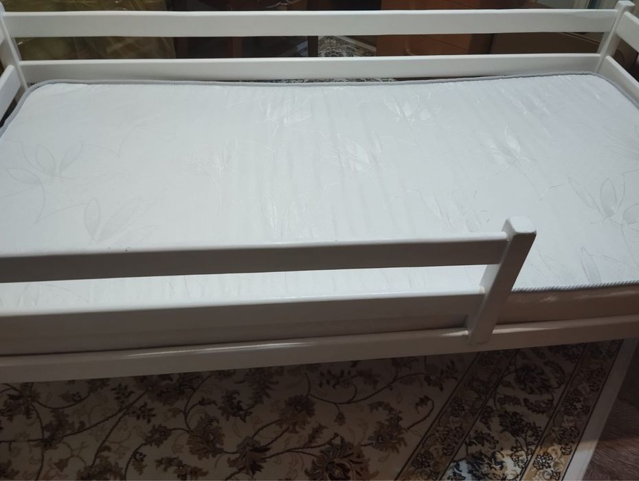 Продаю 2 детские кровати из дерева в отличном состоянии