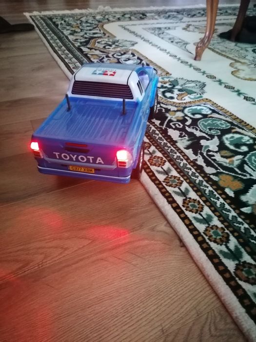 Automodel Toyota Hilux 4x4,Tamiya