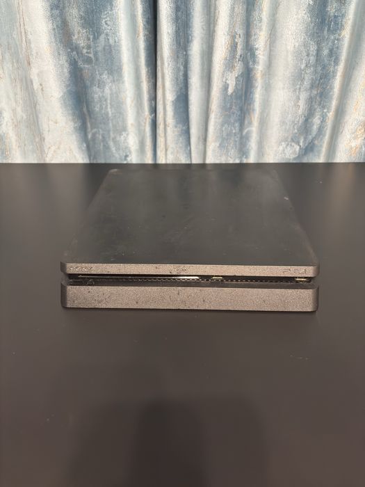 Playstation 4 slim 1Tb