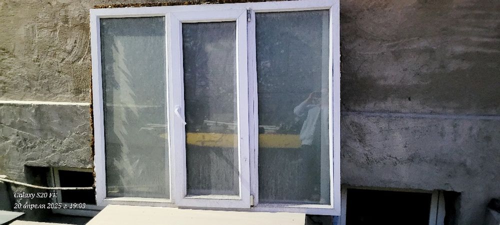 Продам окна. 2 бошьших. 5 маленьких