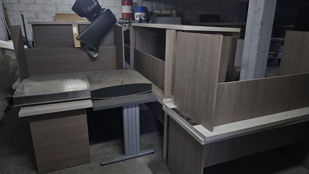 Модерно геймърско/офис бюро бройки– стабилно, стилно, перфектно за сет