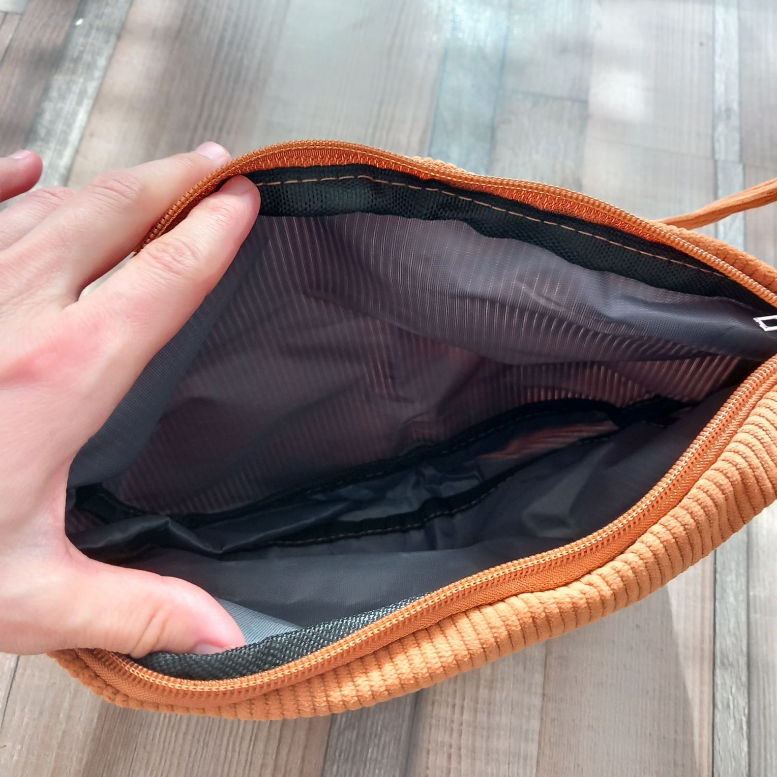 Велурена чанта с един джоб