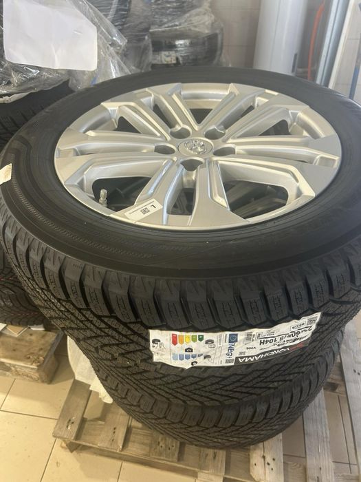 Комплект алуминиеви джанти със зимни гуми YOKOHAMA 225/60/18