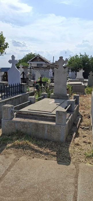 Loc de veci in Craiova, Cimititrul Roboaica, Aleea Principala,2 locuri