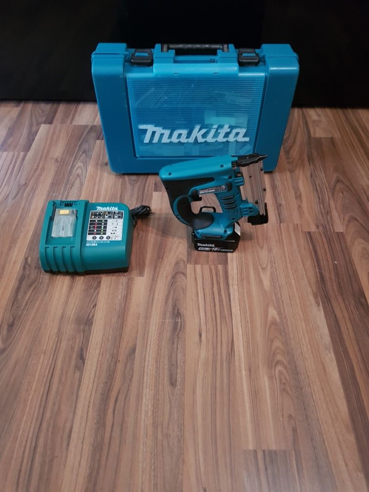 Makita BST 220 Capsator cu acumulator  18 v ca NOU