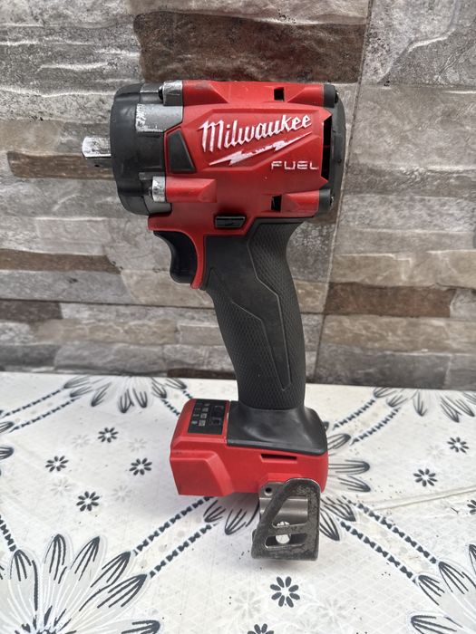 Акумулаторен гайковерт ударен MILWAUKEE M18 FIW2F12-0X