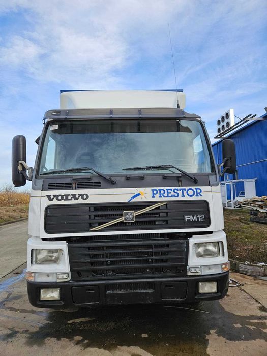 De vânzare Volvo FM6238AR2 pentru transport animale vii