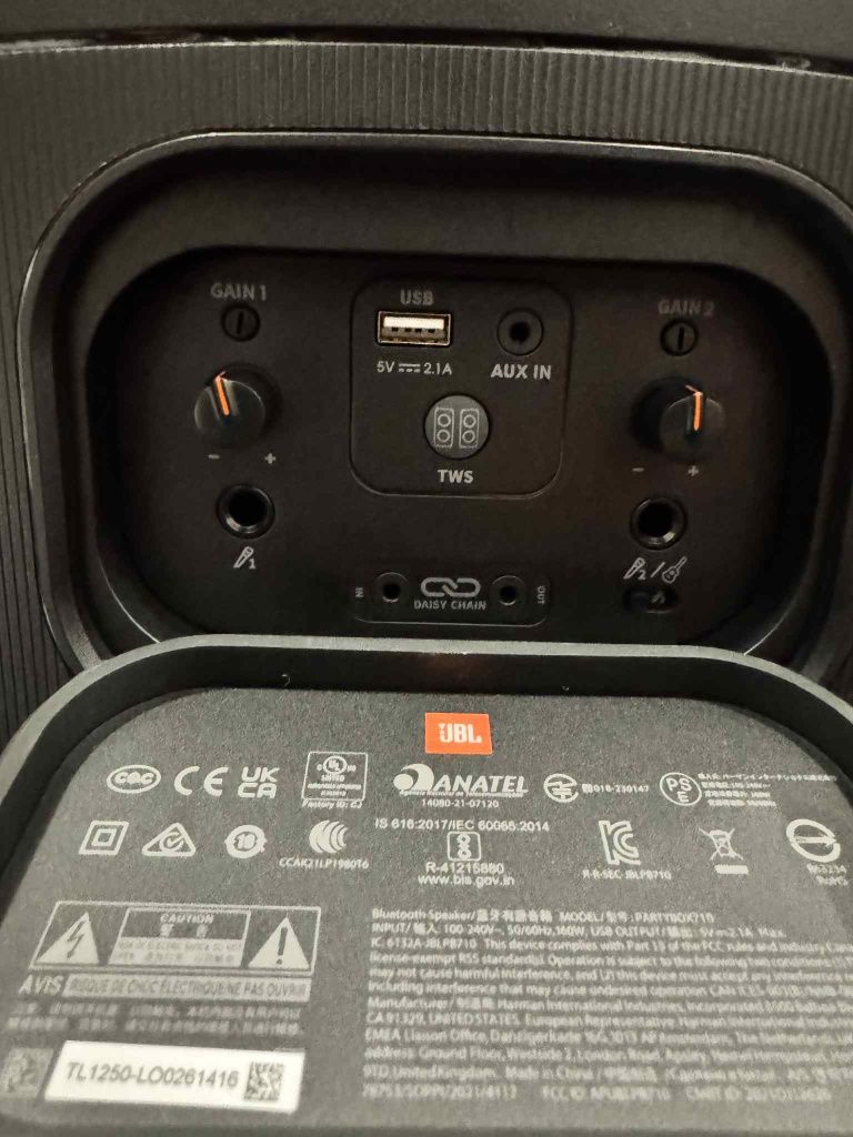 Продават се JBL PARTYBOX 710