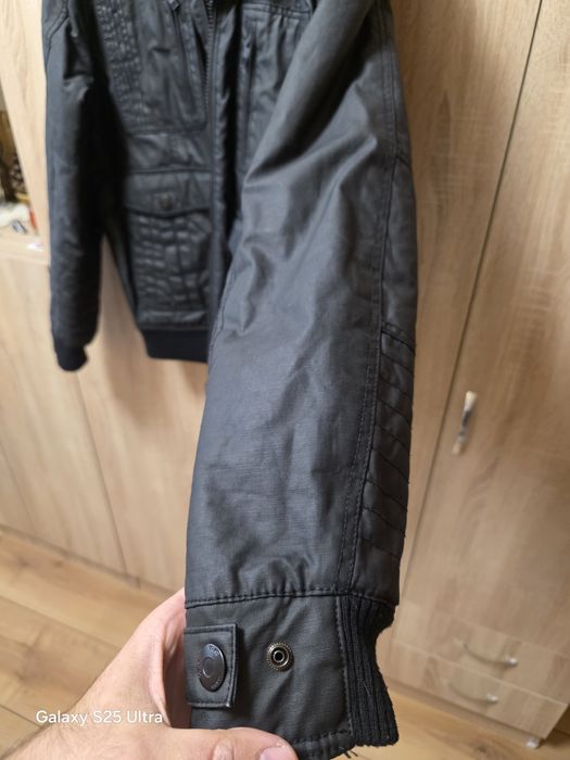 Продавам водоустойчево яке Colin's