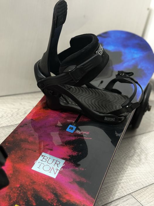 Продам новый сноуборд Burton в комплекте с креплениями