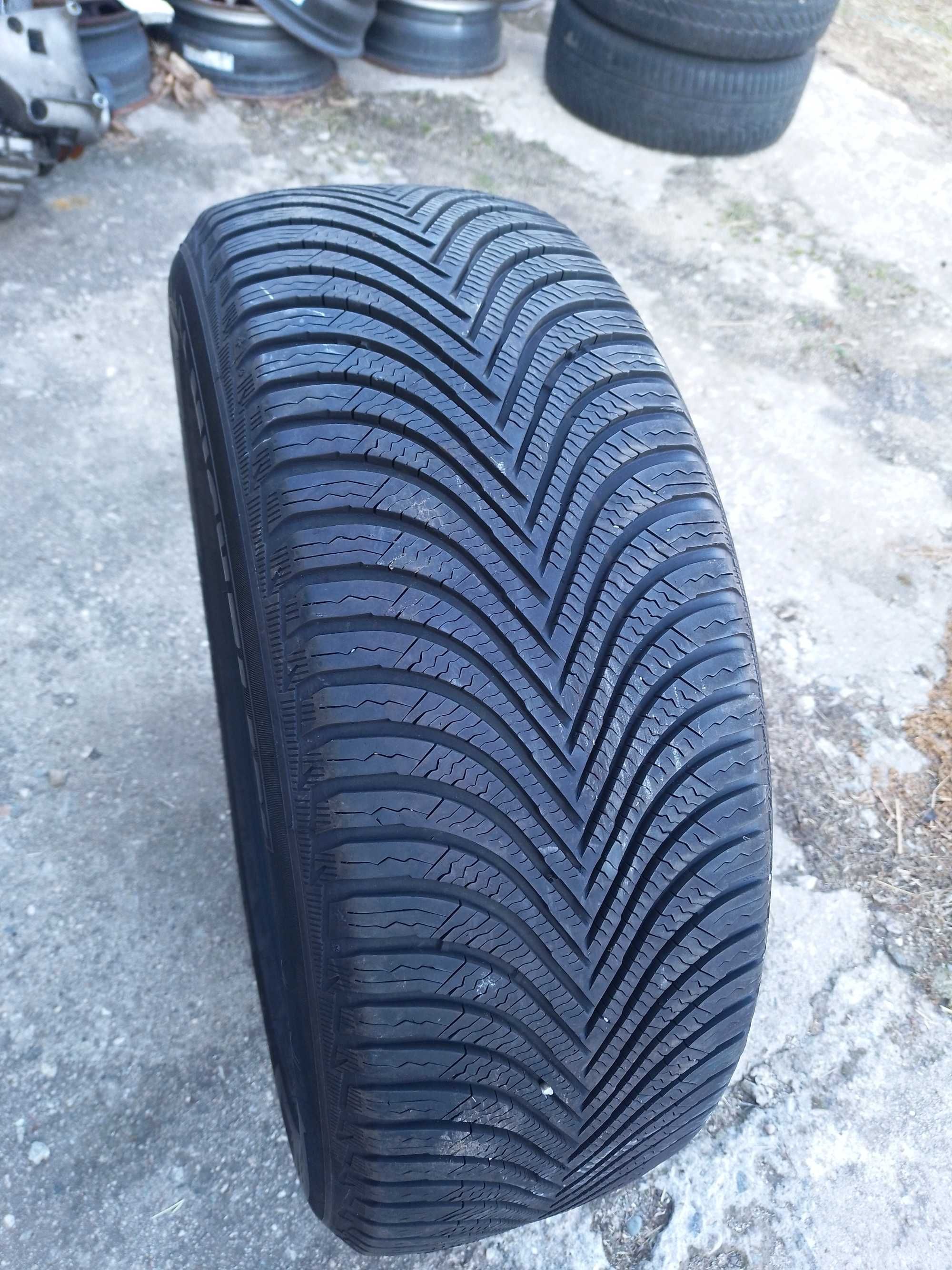 1 брой 225 55 17 цола Michelin