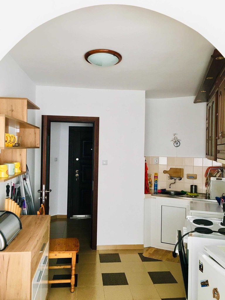 Дава се под наем Двустаен апартамент в Бургас, Център - 65 кв.м за 175 € - Снимка #3