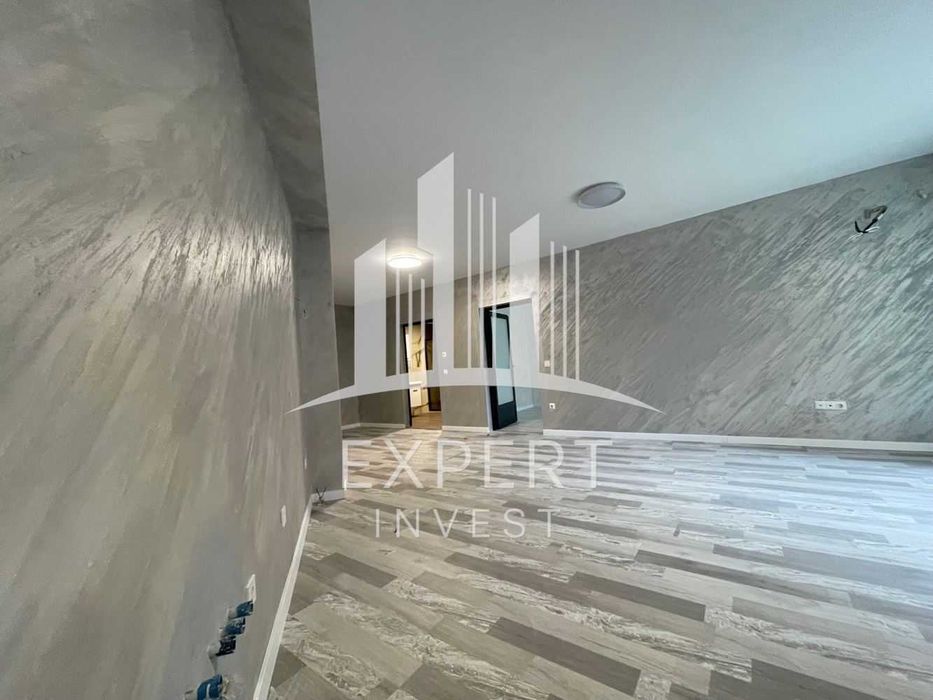 Бутикова сграда! Гръцка махала! тристаен 155 квадрата!